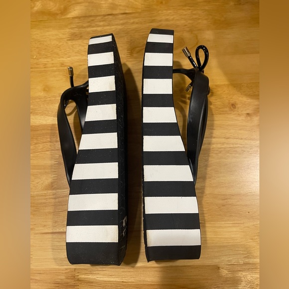 Kate Spade NewYork Black & White Striped Platform Flip Flop Sandals Size 7 - Picture 8 of 11